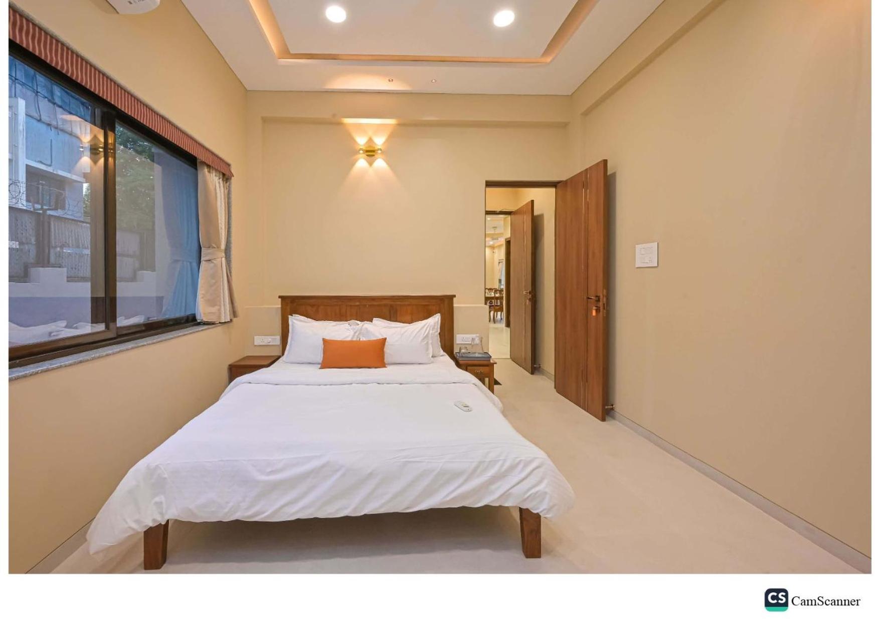 Radha Krishna 5Bhk Villa โลนาวาลา ภายนอก รูปภาพ