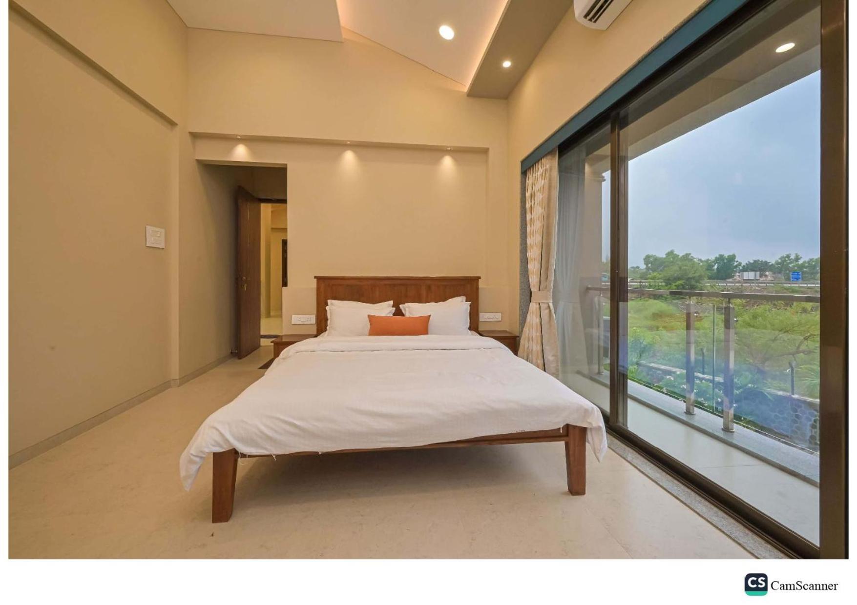 Radha Krishna 5Bhk Villa โลนาวาลา ภายนอก รูปภาพ