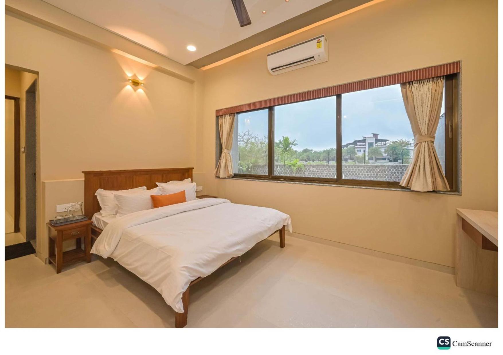 Radha Krishna 5Bhk Villa โลนาวาลา ภายนอก รูปภาพ